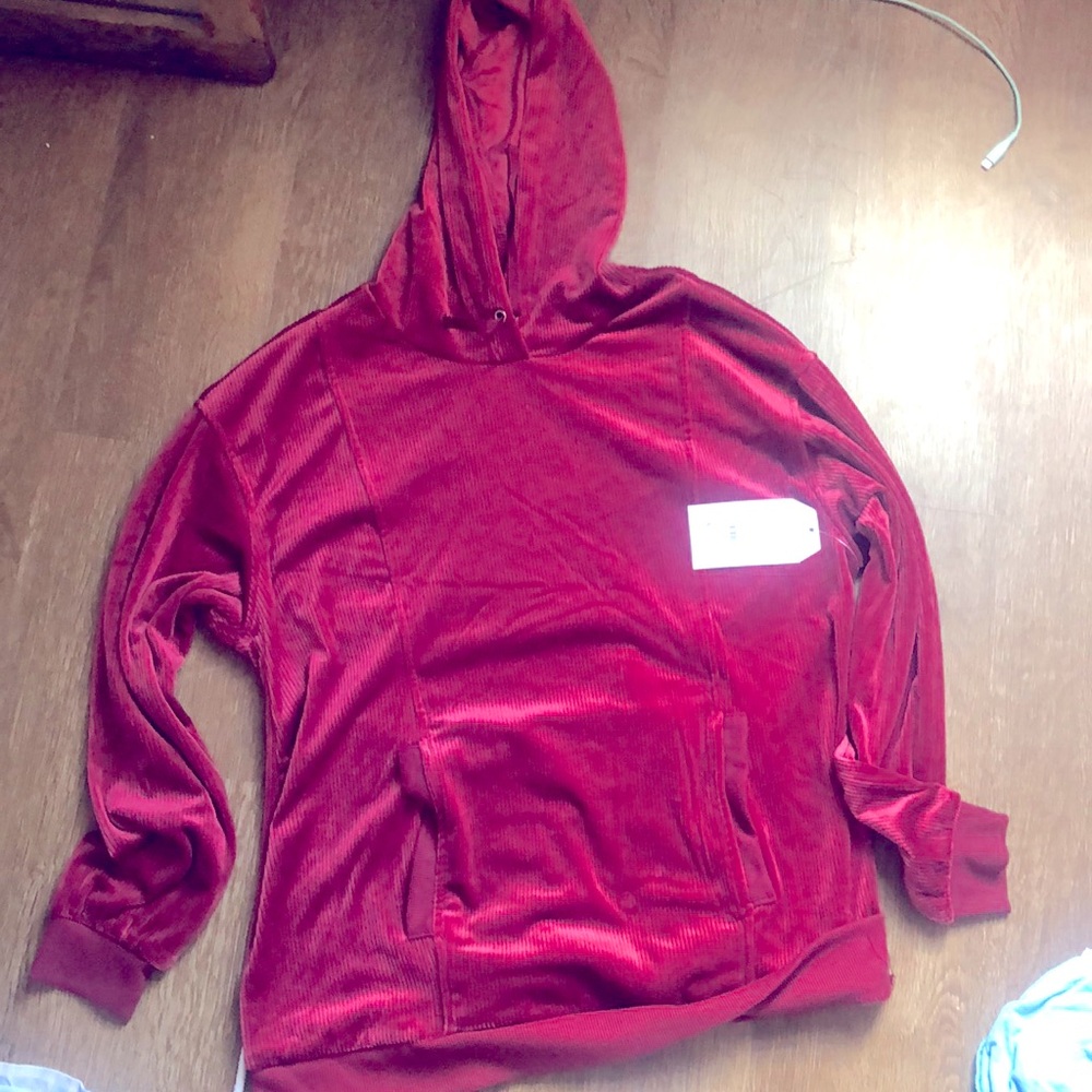 This is a sweater NEVER WORN just foud it going through my stuff